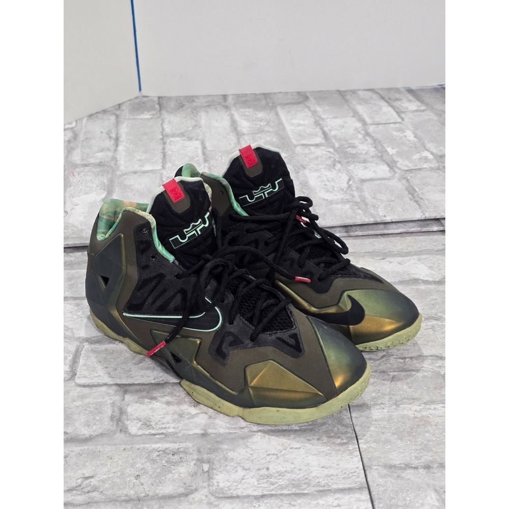 Nike LeBron 11ā XI King's Pride Parachute Gold Size 7 Sneakers Shoes 616175-700
